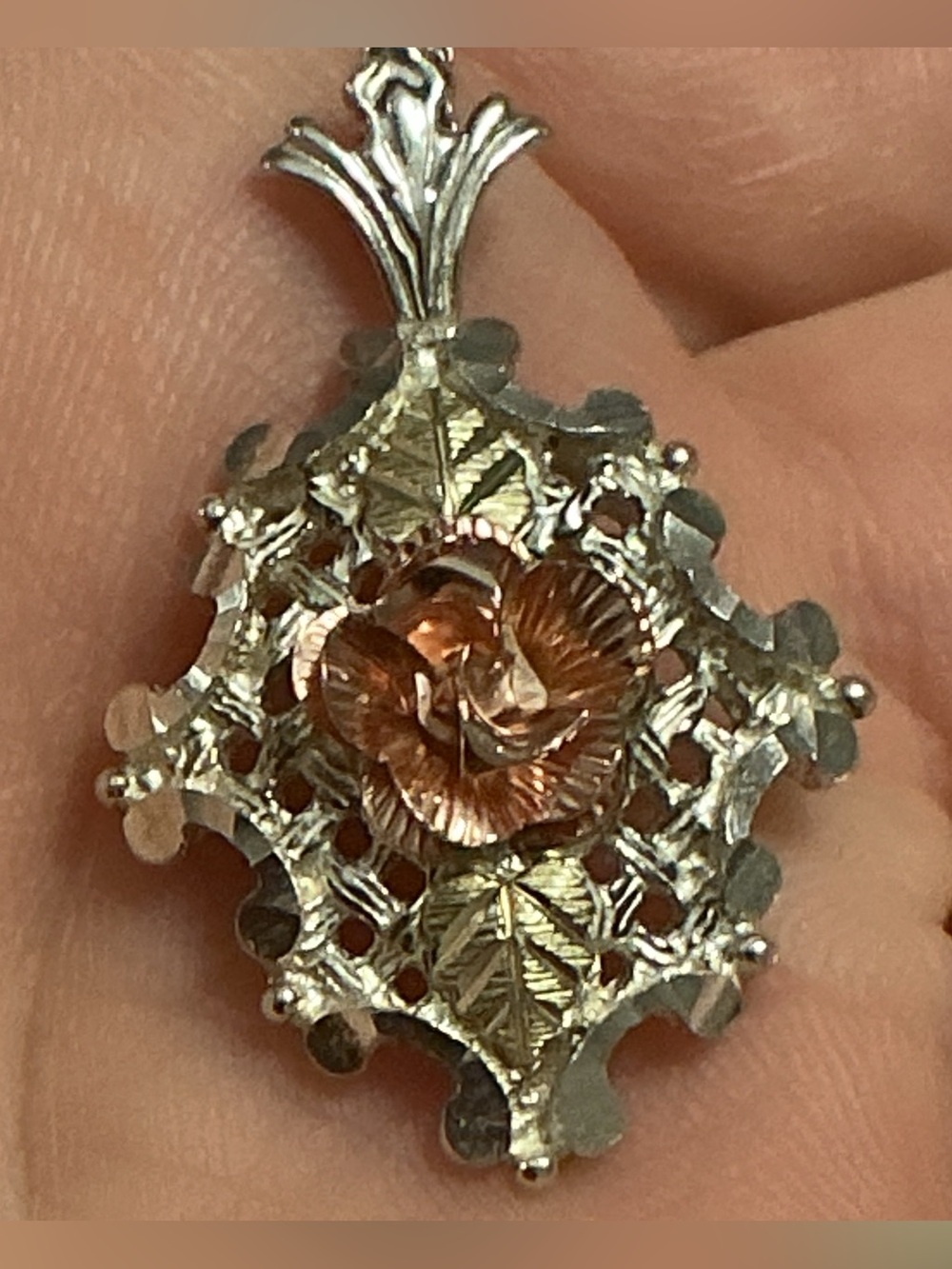 BLACK HILLS GOLD 925 12K Flower Gold Leaves Necklace